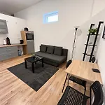 Apartment Central 10A 40Qm Wi-Fi Free Parking Calm Back House